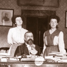 Vittorio Lollini con Olga e Livia - Caprarola estate 1905